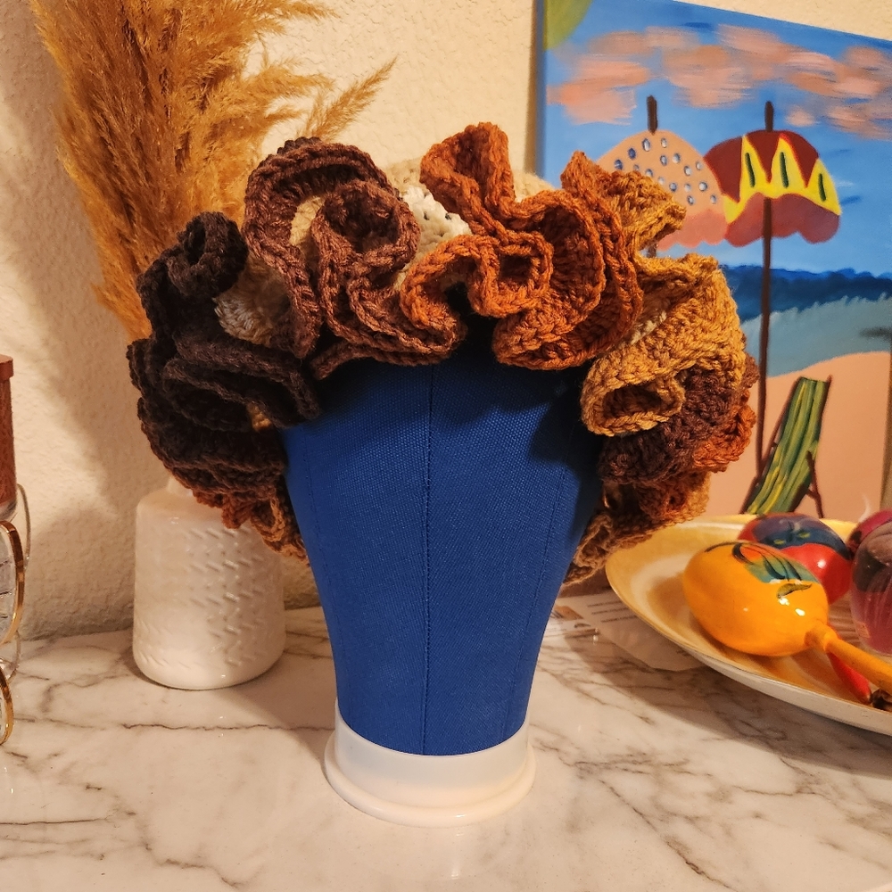 Neutral colorblind extreme ruffle hat